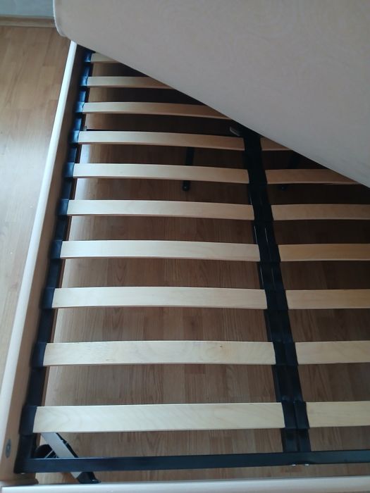 Кровать с матрасом