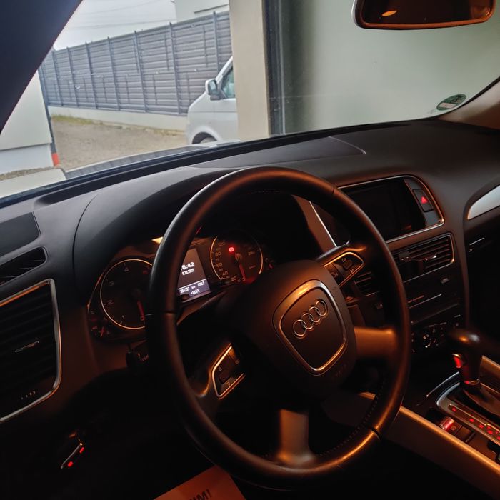 Vând Q5 quatro 2010