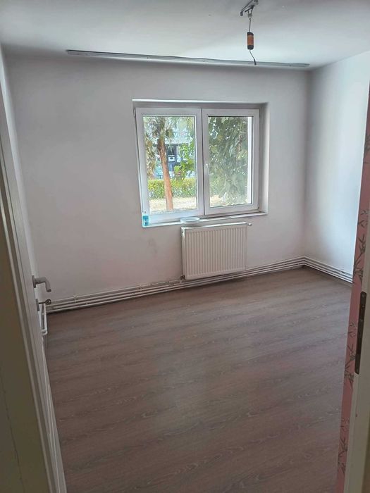 De vanzare apartament cu 3 camere 60 mp