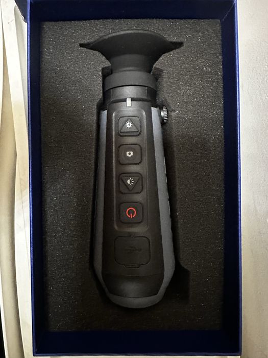 Camera cu termoviziune Flir