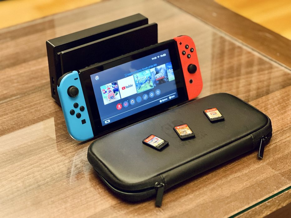 Nintendo Switch + Zelda Breath of the Wild + Mario Collection + Xenoblade Chronicles