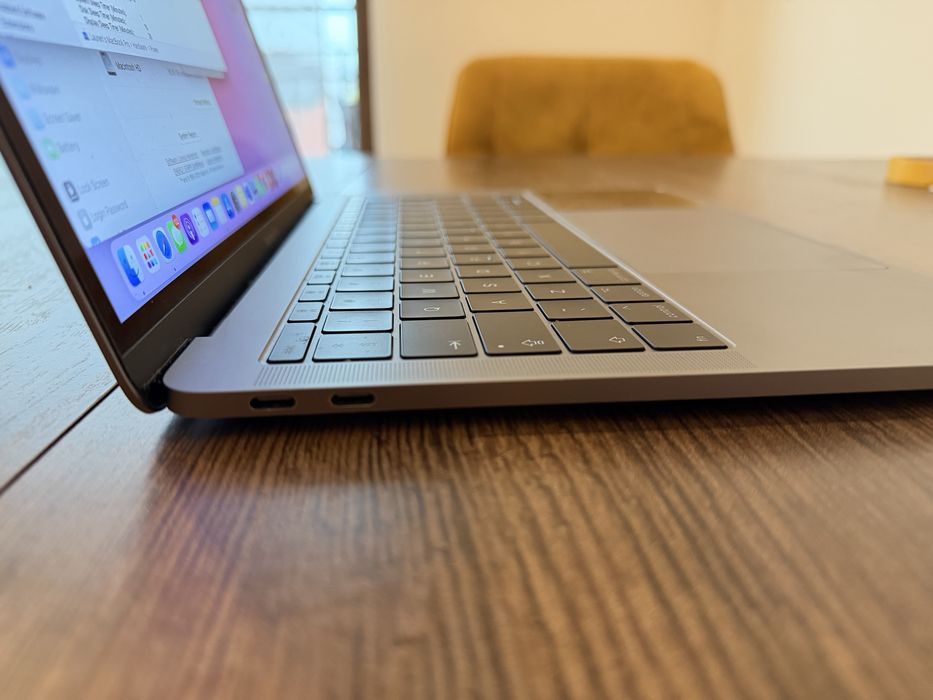 MacBook Pro 13" 2017, 128GB, 8GB RAM