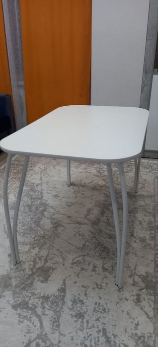 Продам кухонный стол.