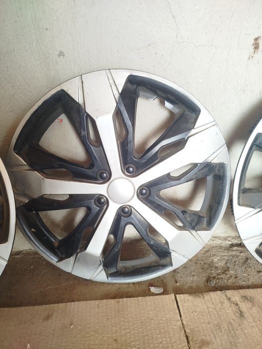 Продам колпаки 3 штуки.Я-16