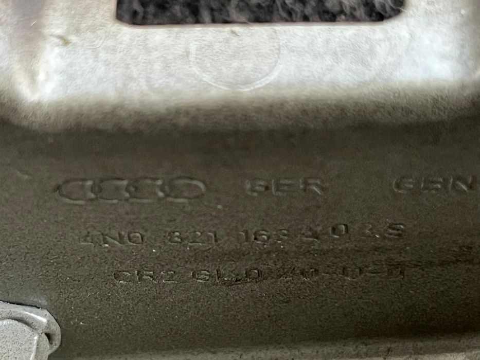 Калник преден десен ляв за Audi A8 D5 2019год оригинален Ауди А8 Д5