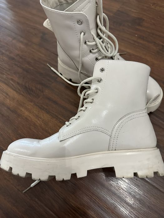 Полуботинки молочного цвета