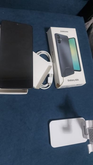 Продам телефон Самсунг а 06