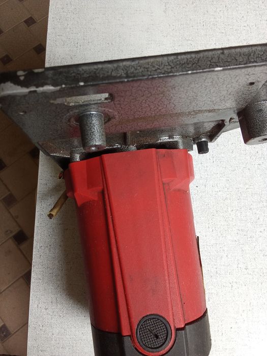 Продается электродвигатель от бытовой пилы ЗУБР