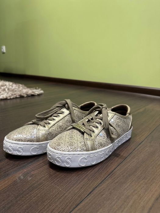 Дамски кецове Guess