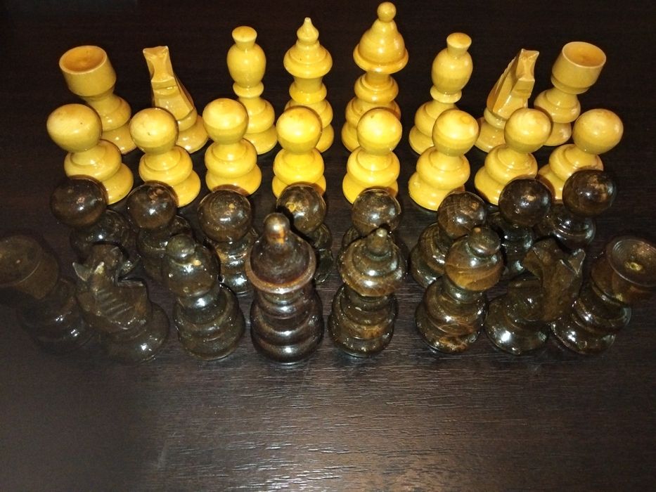 cutie table  , puluri lemn ,1985  ,   set sah complet