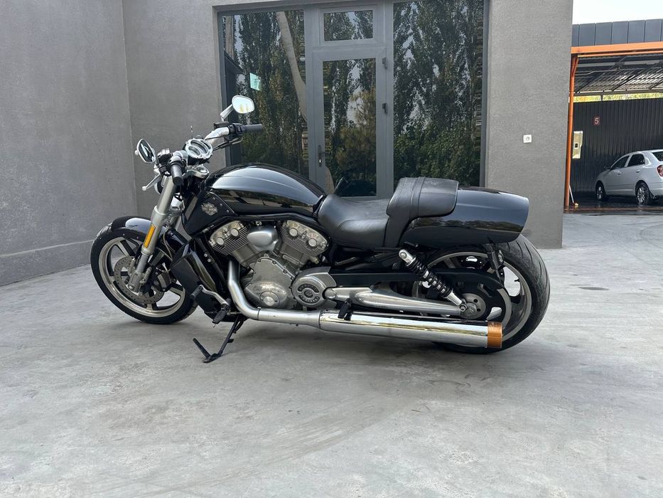 Harley-davidson v rod sotiladi