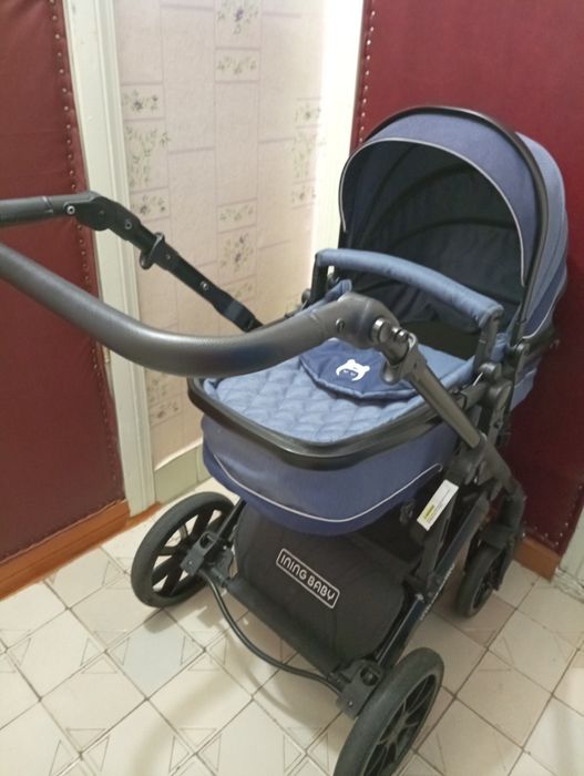 ,детская коляска синего цвета