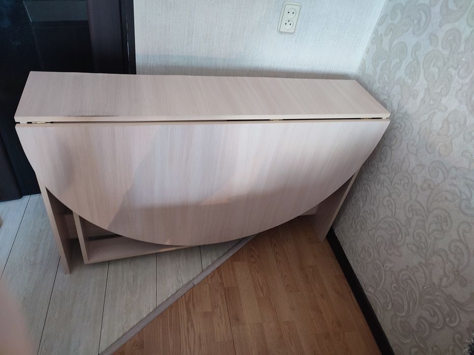 Стол для гостиной