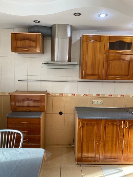 Кухня деревянная б/у