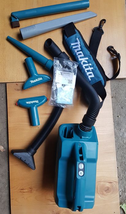 Vând aspirator auto Makita DCL 184 la 18v , fara fir.