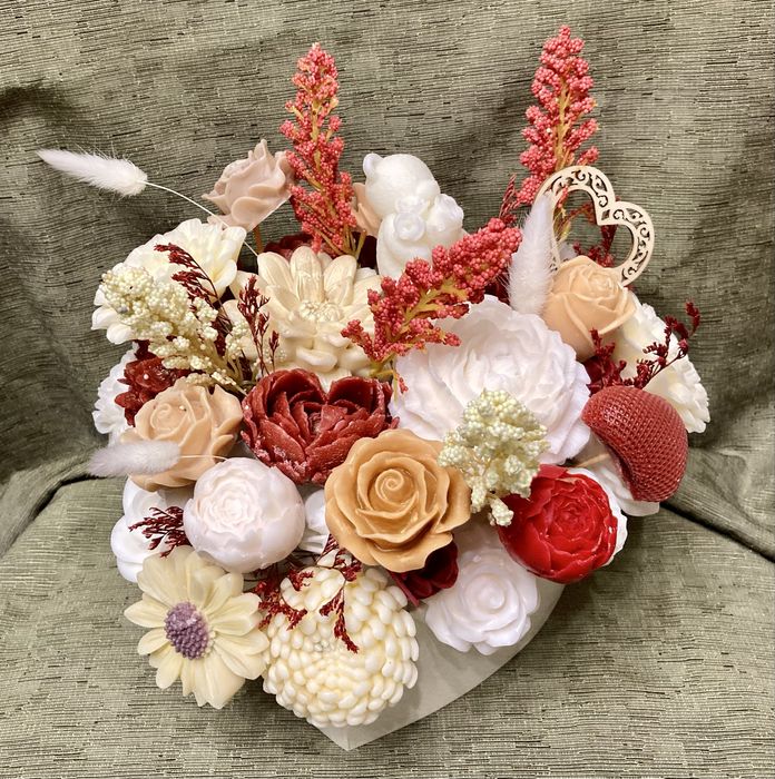 Луксозен букет от соеви  свещи в тюркоаз и бяло – ръчна изработка