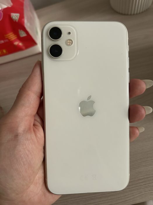 Продам iphone 11 на 128 Ггб (состояние хорошее)