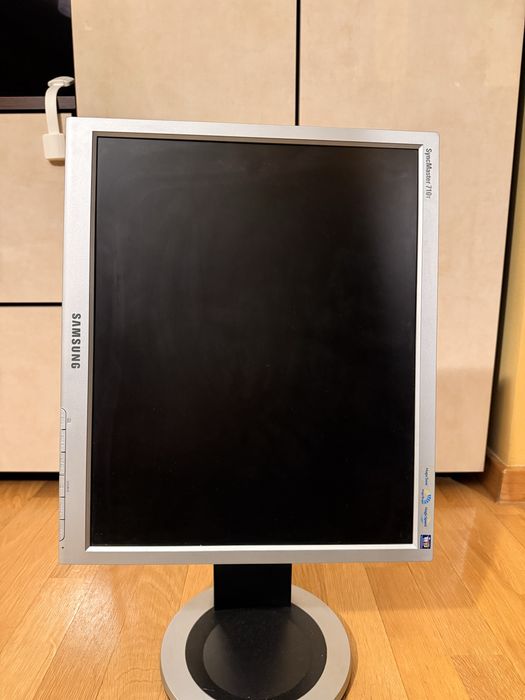 Monitor Samsung SyncMaster 710T, 17”, funcțional