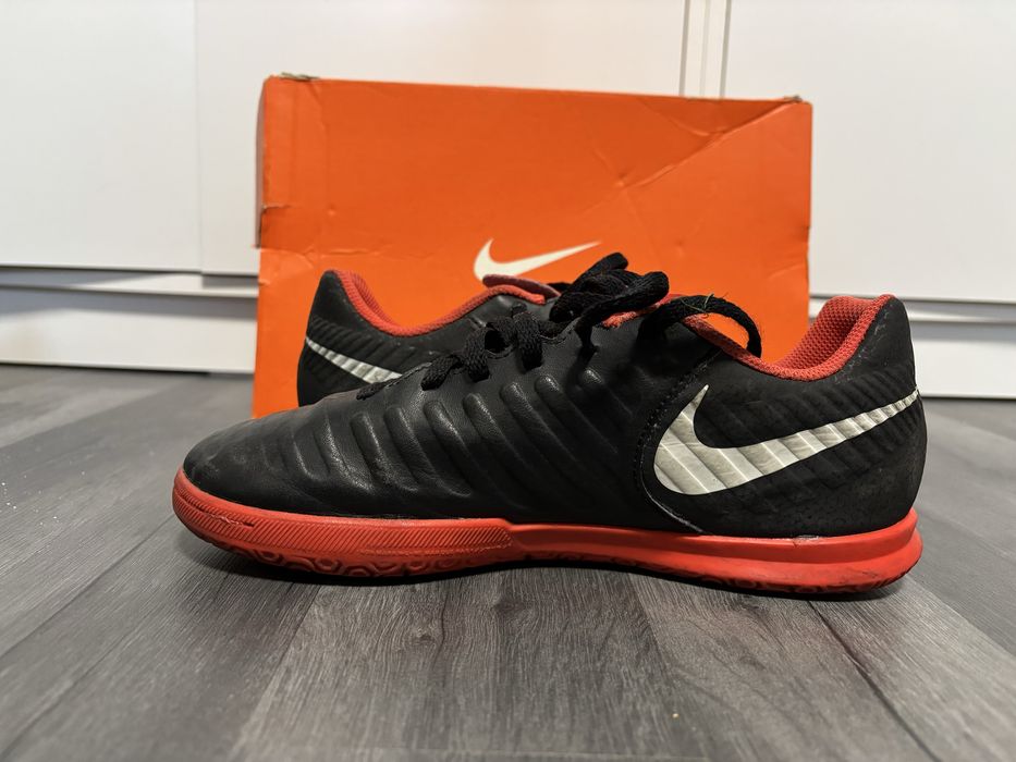 Ghete Fotbal Sală/Futsal NIKE TIEMPO IC - Negru/Roșu - Mărimea 38