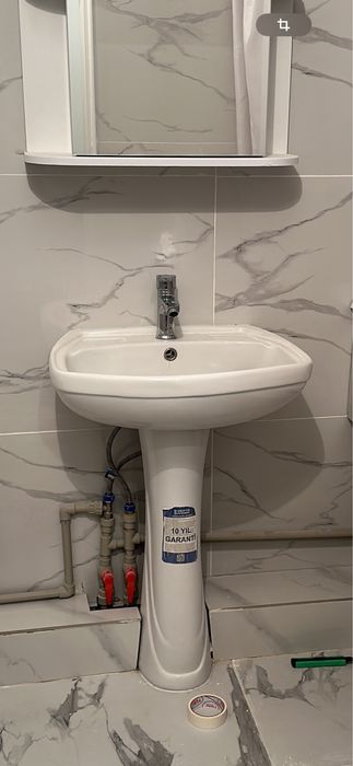 Раковина на ножке