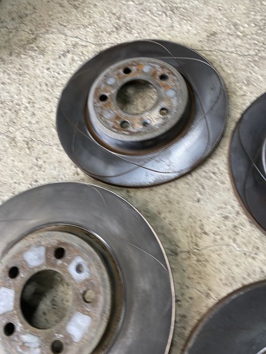 Комплект спирачни дискове от Audi A4 A5 Q5 Ауди А4 А5 3.0тди 239 коня