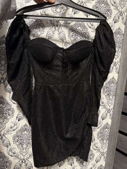 Вечернее короткое платье черное блестящее