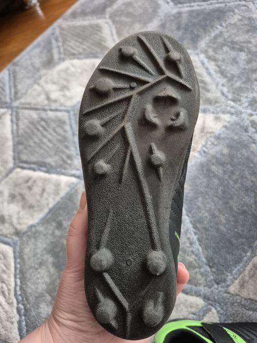 Pantofi fotbal marimea 32