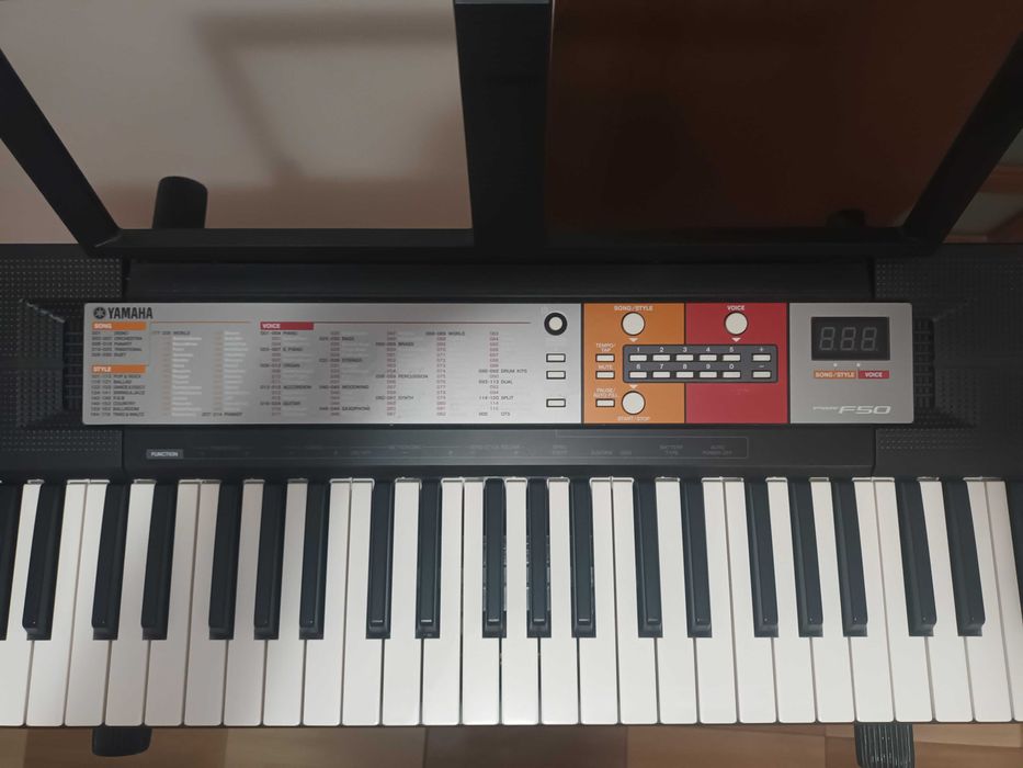Yamaha PSR-F50 + suport