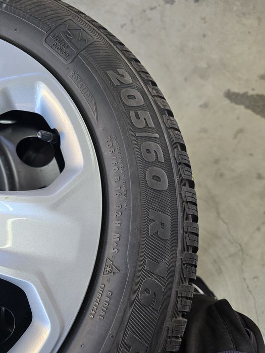 4 Броя 205/60/16 Semperit 2x8,5mm 2x7,2mm