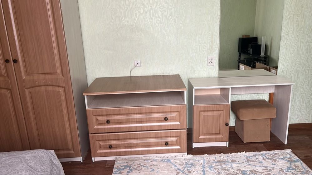 Продается спальный гарнитур