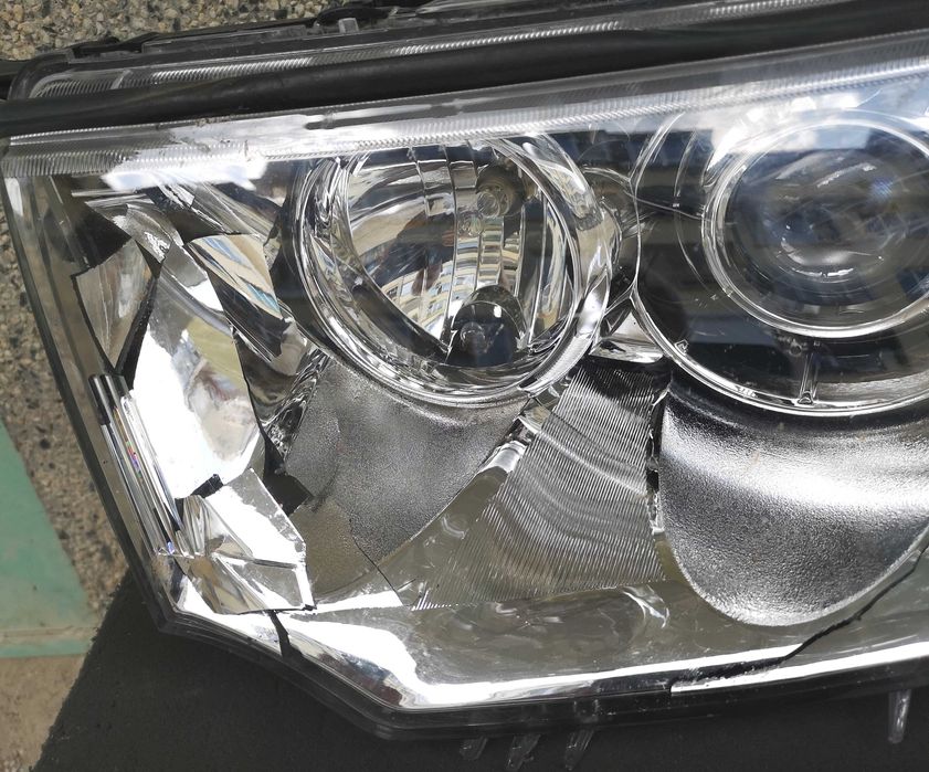 Оригинален фар Mitsubishi L200