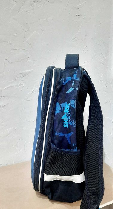 Продам рюкзак школьный б/у