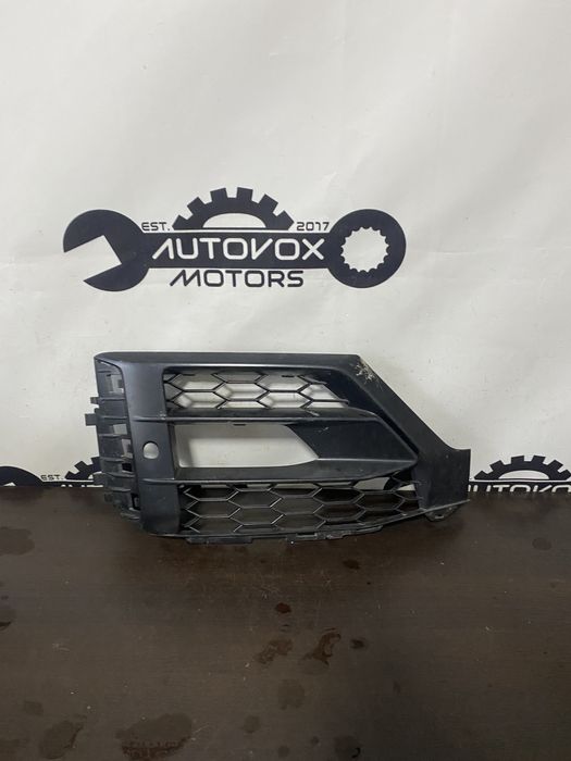 Grila proiector dreapta fata Audi Q2