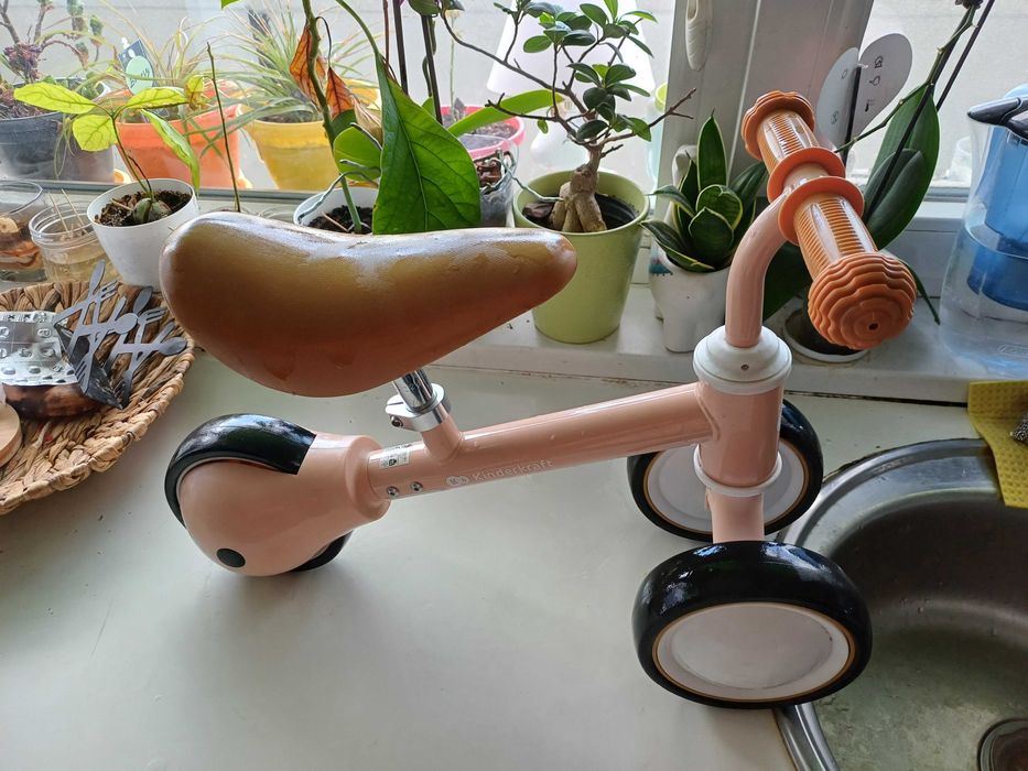 Kinderkraft Колело за баланс Cutie Pink (триколка)