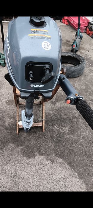YAMAHA four stroke 2,5k.c