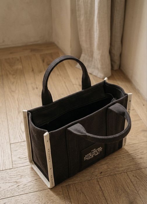 Geanta The tote bag