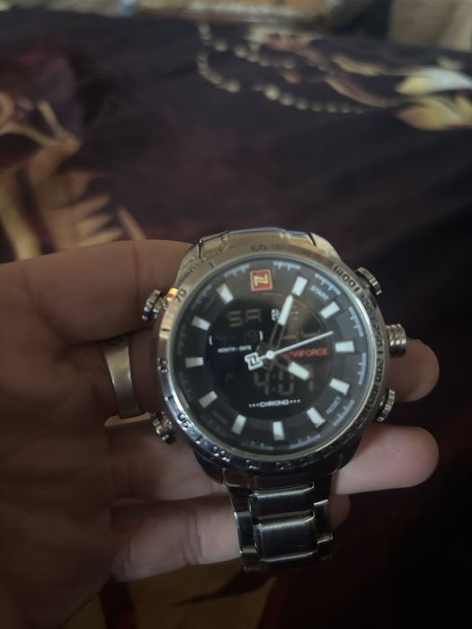 Часы 3000 тг новые