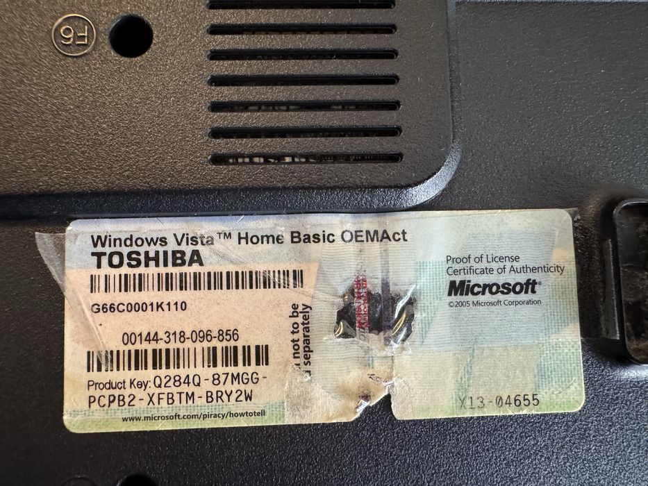 Toshiba Satellite L30-10T + оригинален recovery диск