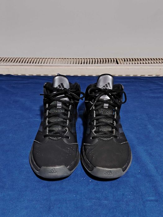 ADIDAS basketi, mărimea 45 1/3, interior talpă 29 cm.