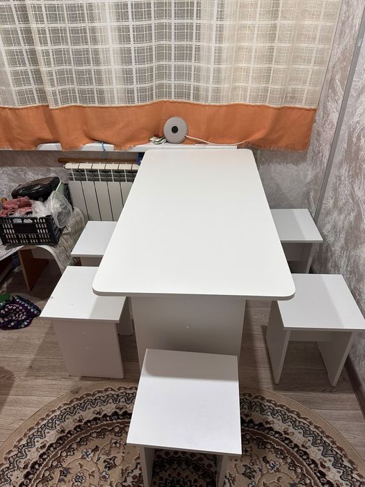 Стол + 4 табуретки комплект