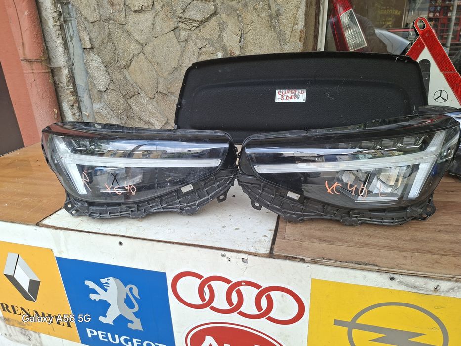 Оригинални фарове VOLVO XC 40 ляв/десен