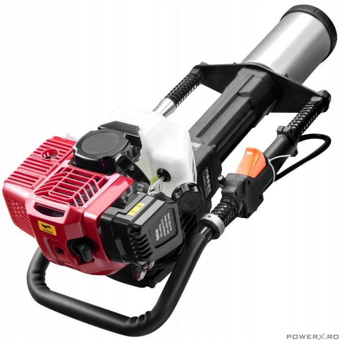 Masina batut si infip stalpi gard, pe benzina, motor in 2 timpi,