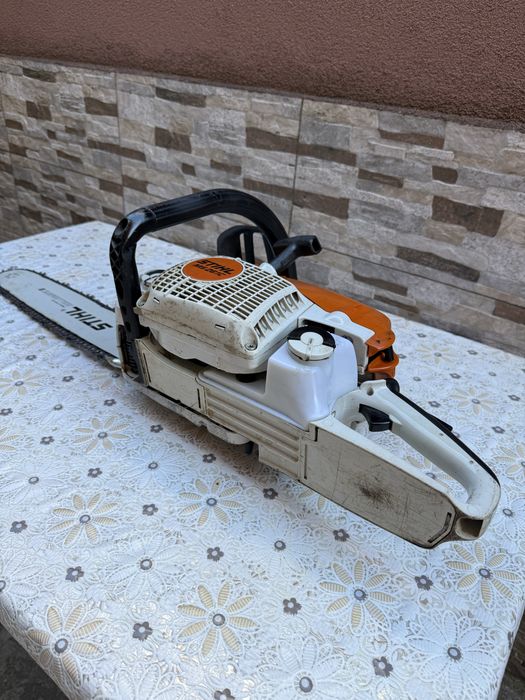 Продавам бензинов моторен трион STIHL MS 261 C