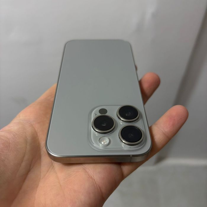 Iphone 15про серый титан