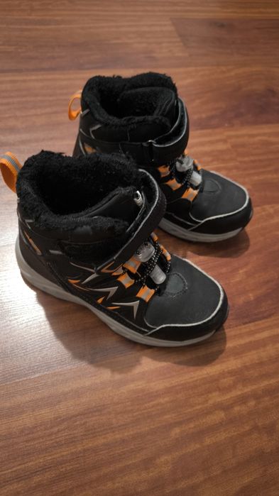 Зимние ботинки размер 32,34,35 .