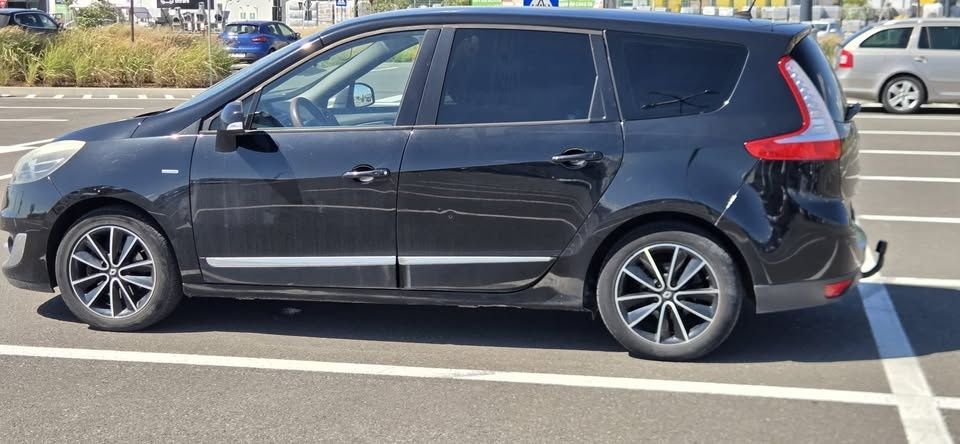 Vând Renault Grand Scenic