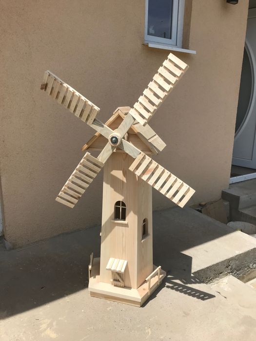 Дървени декорации за двор и градина