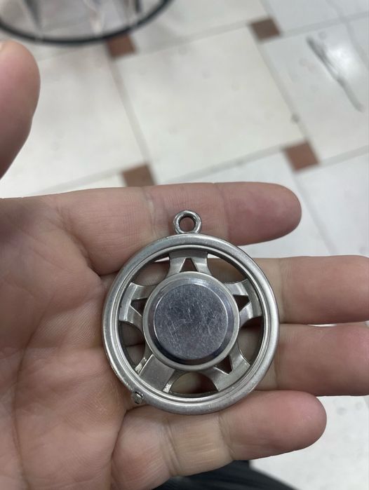 часы брелок диск