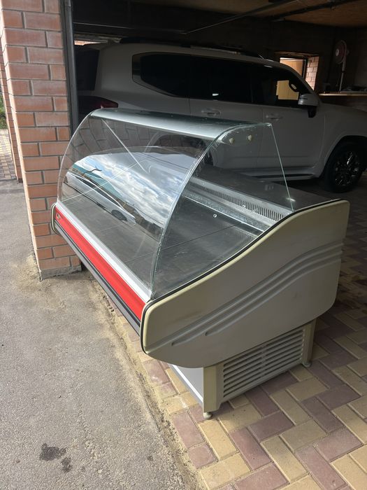 Продам Витрину холодильную