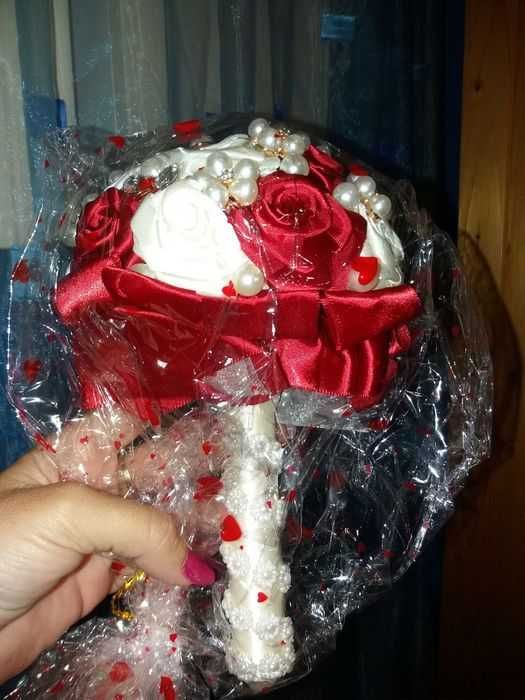 Buchet de mireasa/nasa cu brose si flori din satin